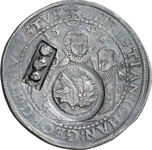 талер 1594 года  ОЧЕНЬ ИСТЕРТЫЕ КЛЕЙМА.jpg