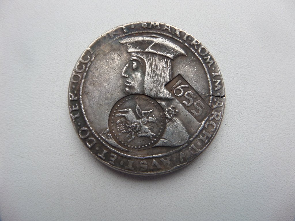 АВЕРС ГУЛЬДИНЕРА 1518 Г. С НАДЧЕКАНКОЙ.jpg